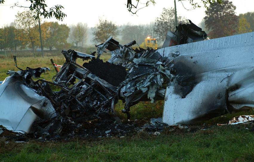 Kleinflugzeug abgestuerzt Sankt Augustin Meindorf P323.JPG